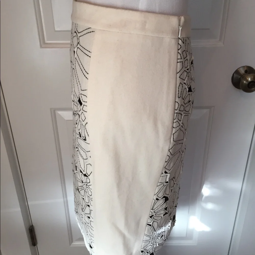 PER SE SKIRT PENCIL CREAM BLACK FLORAL PANELS Size 2